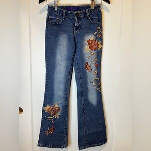 Y2K Floral Embroidered Bootcut Jeans | Mid Rise |
Small | Vintage